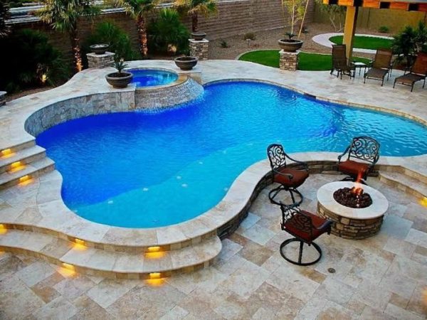 What Should You Consider When Hiring a Pool Company in Toronto?